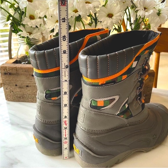 Jack Wolfskin•6•Waterproof~Warmly Insulated•Toggled Drawcord Closure•Lightweight - Picture 11 of 16